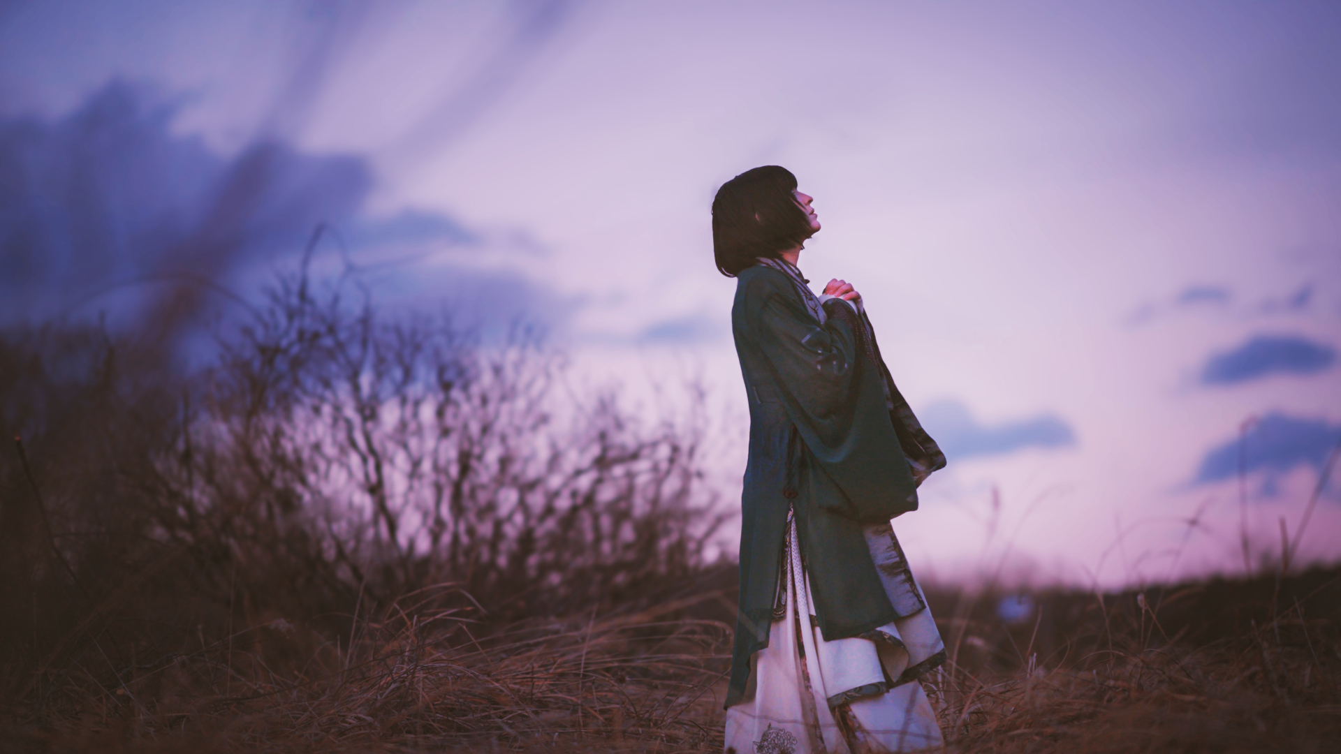 SUMI in a twilight field during the KOURO music video in Japan